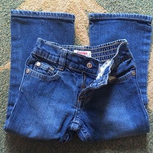 OshKosh B'gosh Bottoms - 3/$18 OshKosh B’gosh 2T girl jeans Embroidered OshKosh B'gosh Bottoms - 3/$18 OshKosh B’gosh 2T girl jeans Embroidered